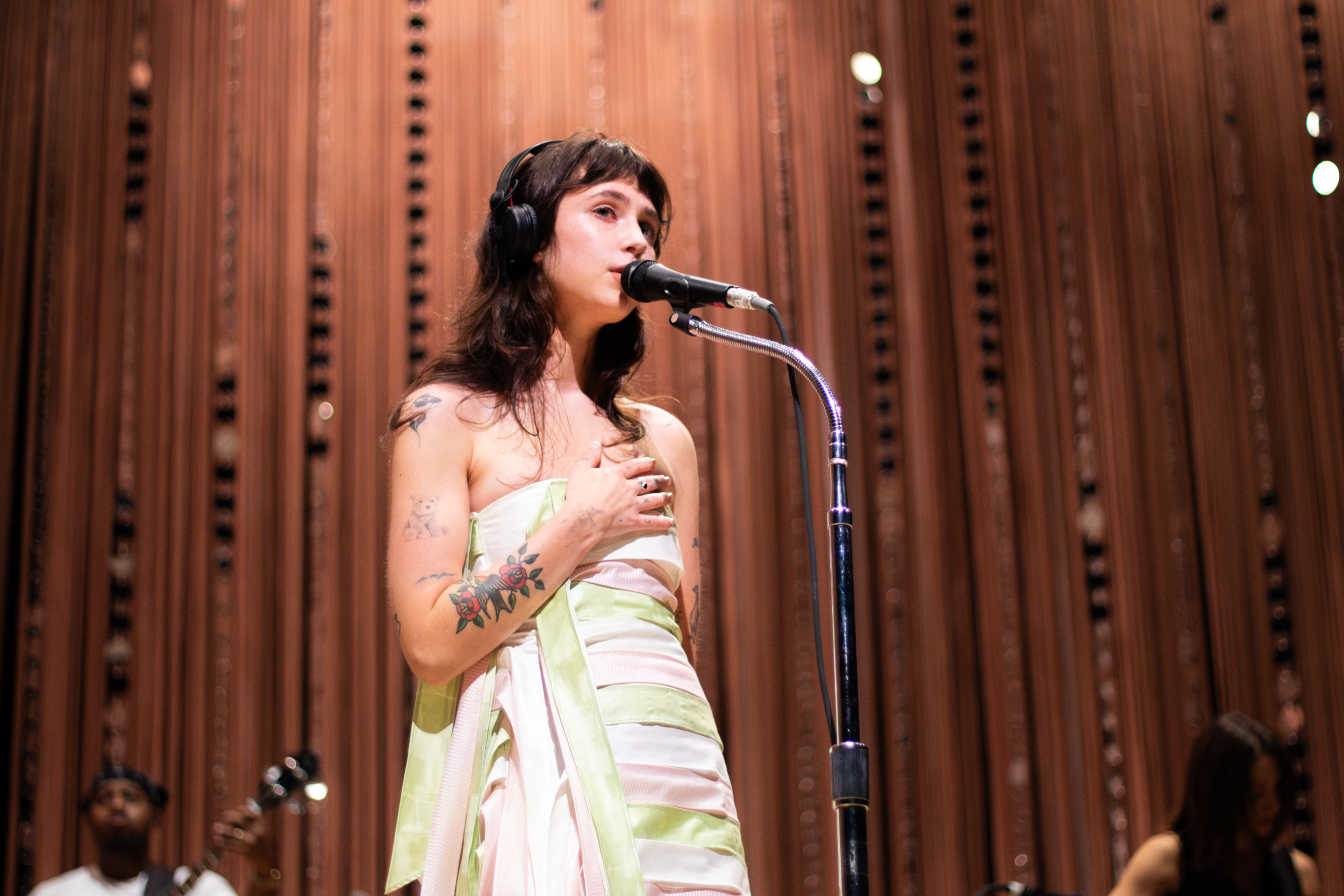 Clairo Debuts the Charm Tour at the Factory in Dallas – Off Record